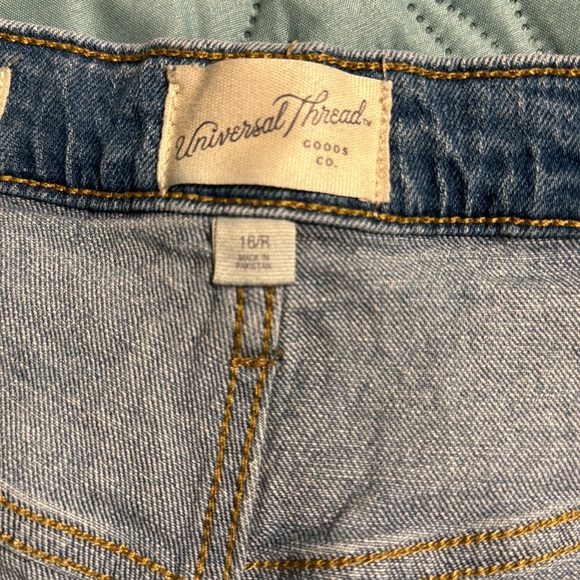 ❤️(132) Ladies distressed blue jeans by Universal Thread. Size 16 regular - Picture 8 of 11